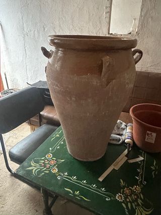Tinaja de barro grande