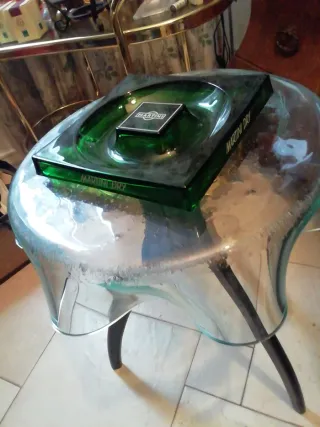 Tavolino in cristallo trasparente e verde