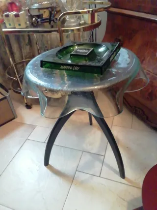 Tavolino in cristallo trasparente e verde