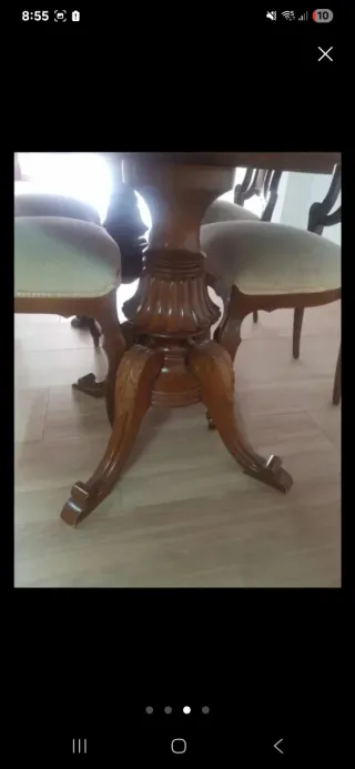 Mesa de comedor de madera
