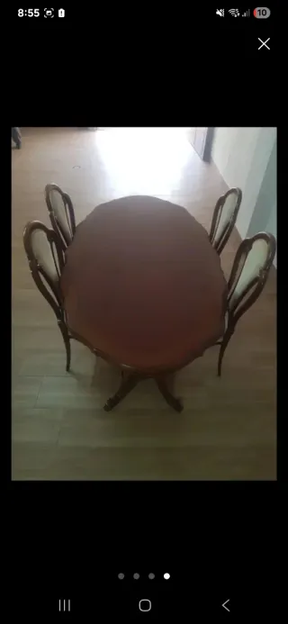 Mesa de comedor de madera