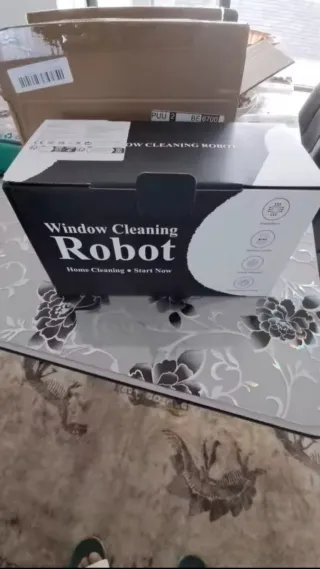 Robot limpiacristales por succión sin estrenar
