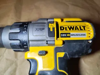 Taladro Percutor DeWALT DCD996N