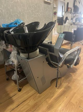 Lavacabezas con reposapiés eléctrico