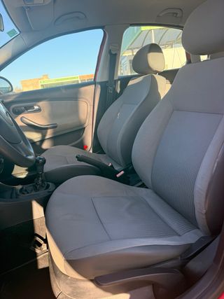 SEAT Ibiza 2004 1.4 gasolina 130.000 km 5 puertas