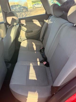 SEAT Ibiza 2004 1.4 gasolina 130.000 km 5 puertas