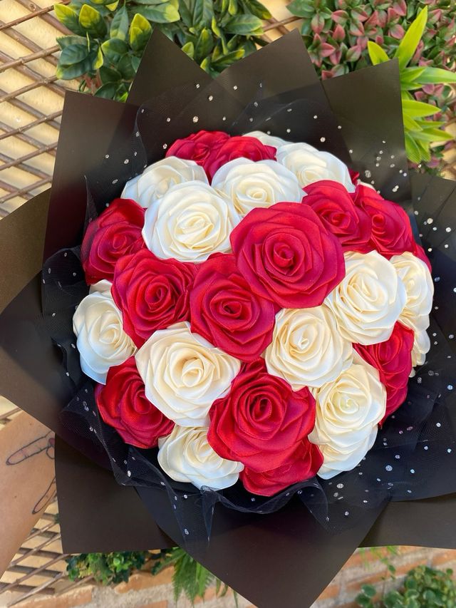 Regala ramo “pasión y ternura” 30 rosas