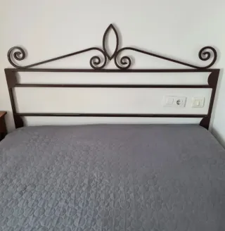 Cabecero de forja marrón