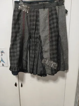 Falda acampanada patchwork gris marca Derhy