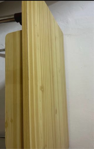 Mesa de aglomerado, y metal rectangular