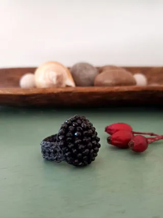 Anillo cuentas cristal negro