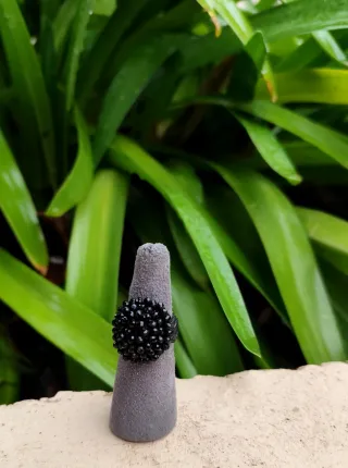 Anillo cuentas cristal negro