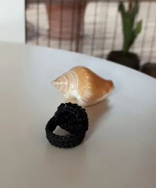 Anillo cuentas cristal negro