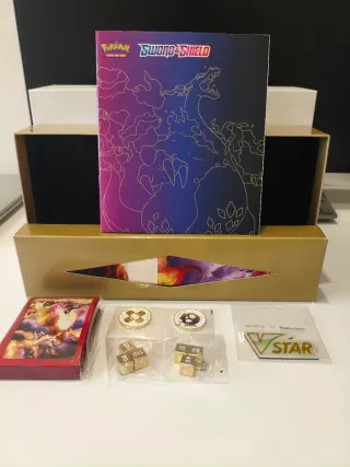Accesorios Pokémon TCG Charizard (caja,tapete..)