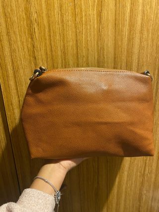 Bolso Beige y Plateado (+ un bolso de accesorio)