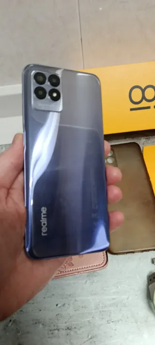 2 móviles Huawei y realme