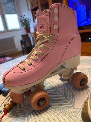 Patines 4 ruedas talla 37 y 38 en rosa