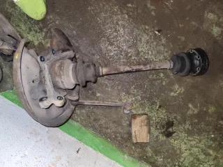 Merc slk230 rear hub with driveshaft good bearing