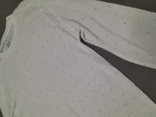 Camiseta blanca con pedrería