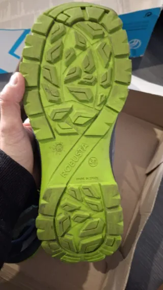 Botas de seguridad gris y verde