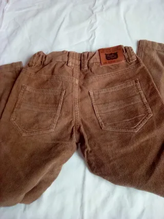 Pantalones de pana marrones para niño
