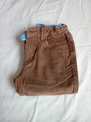 Pantalones de pana marrones para niño