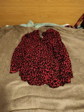 Camiseta M Leopardo Rojo y Negro