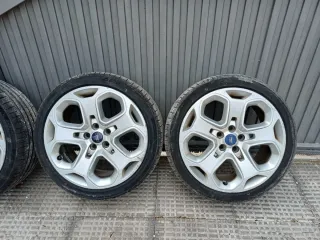 Llantas 18” Ford con neumáticos nuevos.