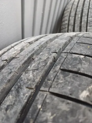 Llantas 18” Ford con neumáticos nuevos.