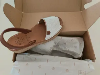 Menorquinas POP A blancas y marrón T.37