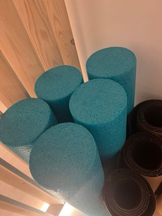 Mancuernas 1kg  y 1.5kg,  Rulo Pilates, Esterilla