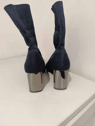 Botín calcetín negro tacón metalizado