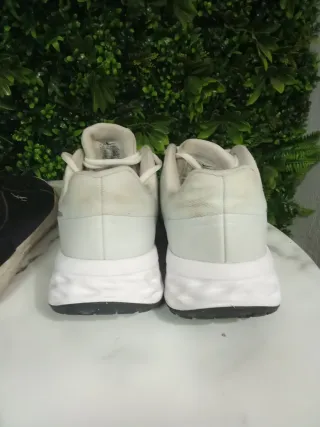 Zapatillas Nike y Pepe Jeans Talla 44.