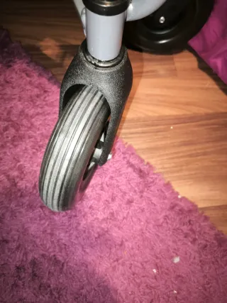 Silla de ruedas eléctrica plegable.