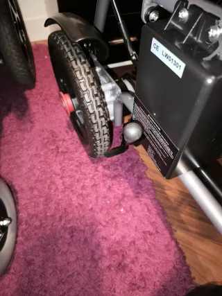 Silla de ruedas eléctrica plegable.