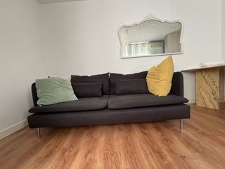 Divano a 3 posti IKEA SÖDERHAMN grigio. 4 anni.