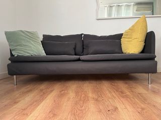 Divano a 3 posti IKEA SÖDERHAMN grigio. 4 anni.