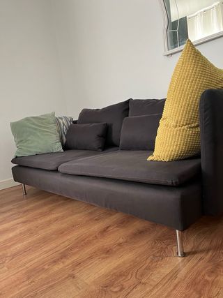 Divano a 3 posti IKEA SÖDERHAMN grigio. 4 anni.