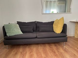 Divano a 3 posti IKEA SÖDERHAMN grigio. 4 anni.