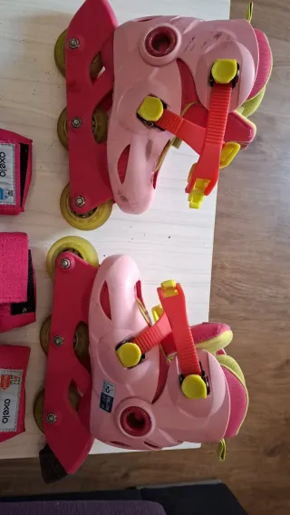 Patines infantiles rosas con funda y protecciones