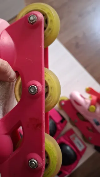 Patines infantiles rosas con funda y protecciones