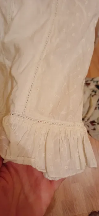 Blusa blanca con encaje