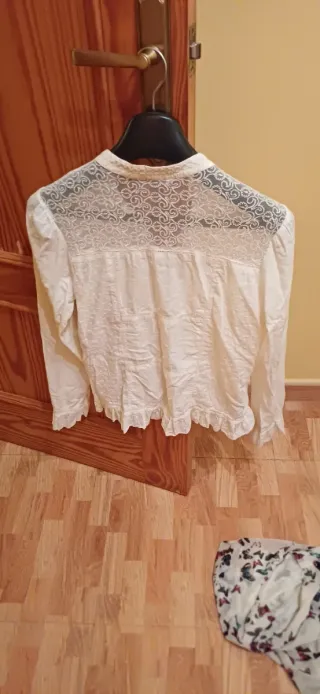 Blusa blanca con encaje