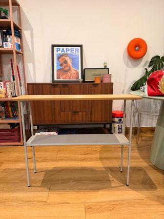 Cómoda de madera y metal