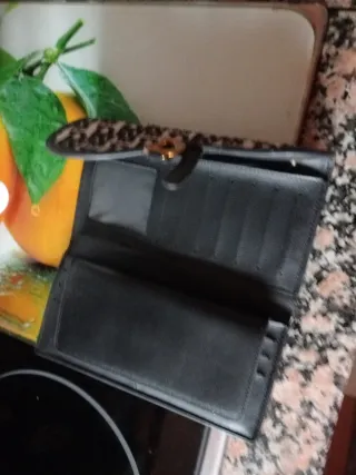 Carteras de mano con logo