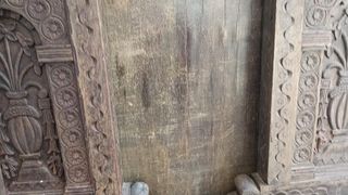 Tavolo Fratino - intagliato 100x125 cm