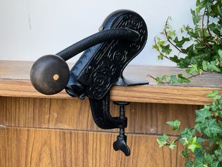 Sacacorchos antiguo de mesa