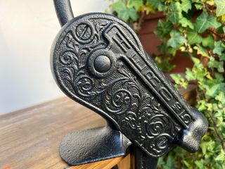 Sacacorchos antiguo de mesa