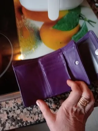 Cartera pequeña morada