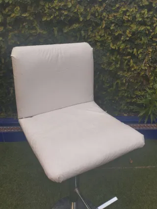 Taburete elevable blanco